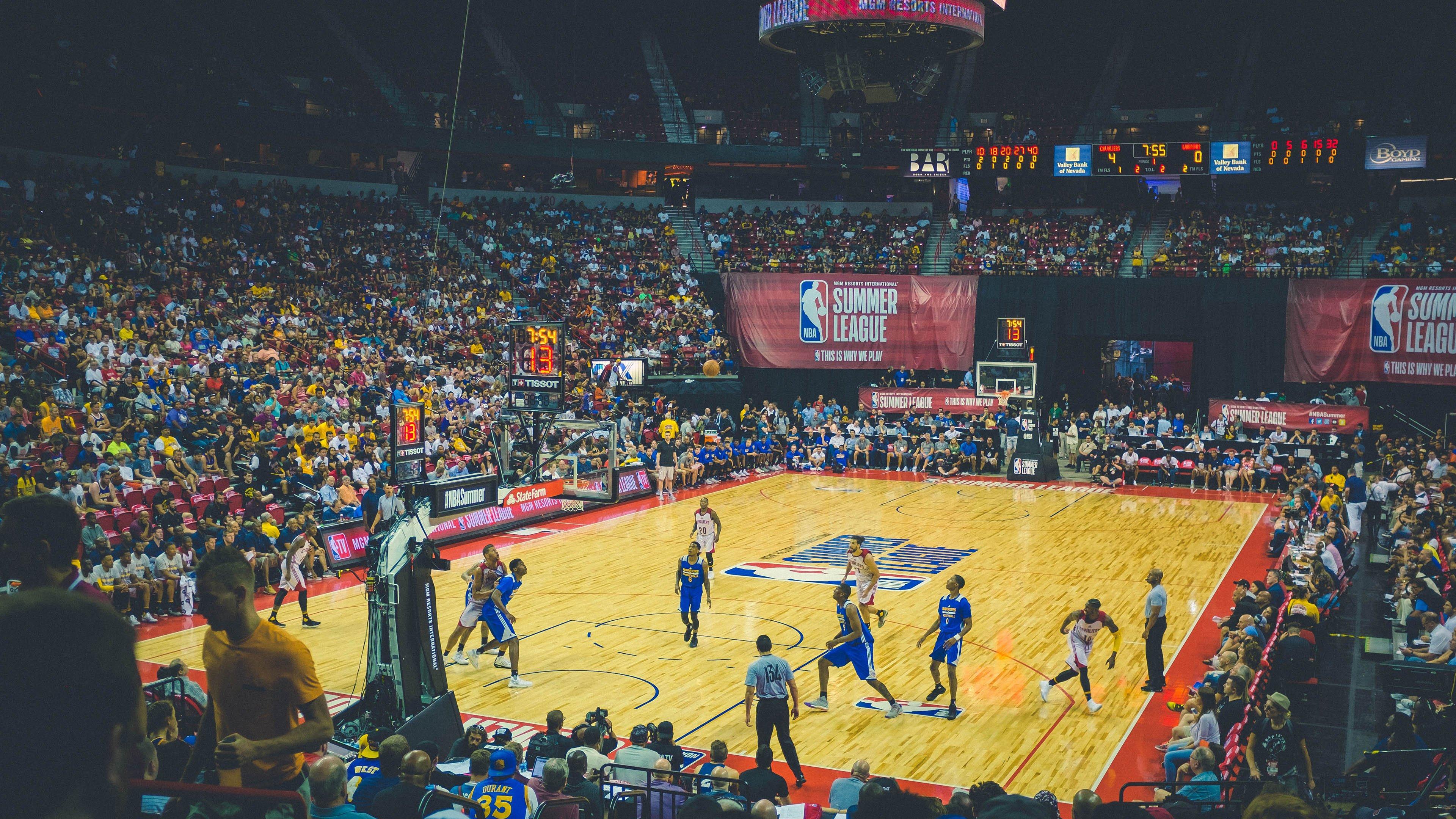 不愧是大魔王！周琦半场10中7砍15分6板2帽 正负值高达 22 统治攻防