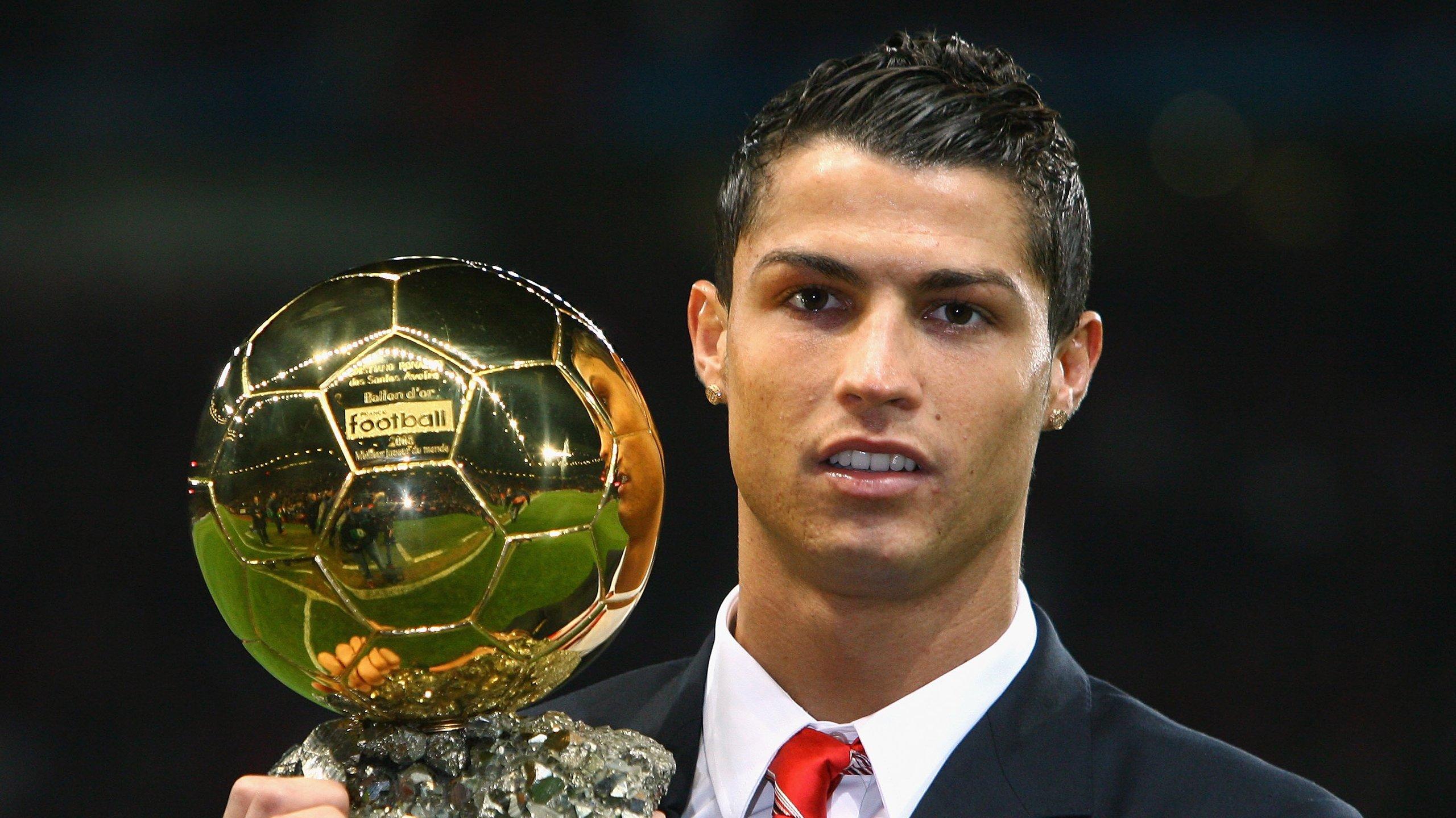 七十年等待终圆梦！水晶宫老球迷泪洒看台，此生唯有初恋悸动可媲美